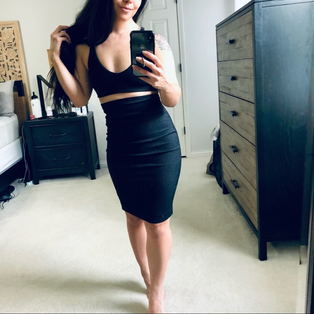 Black Pinstripe hi waisted midi skirt XS forever 21